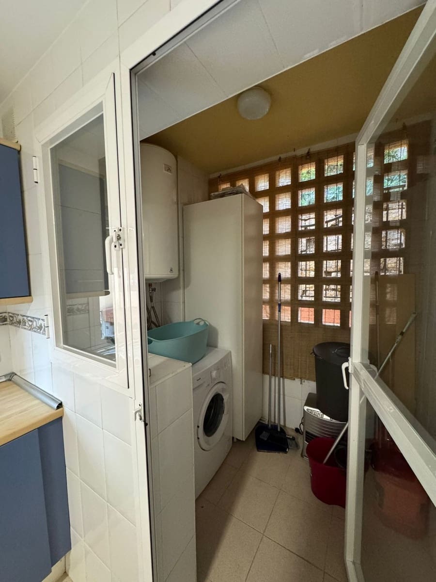 2 makuuhuone Ranta-asunto myytävänä paikassa Riviera del Sol mukana uima-altaan 
autotalli - 295 000 € (Ref: 9585235)