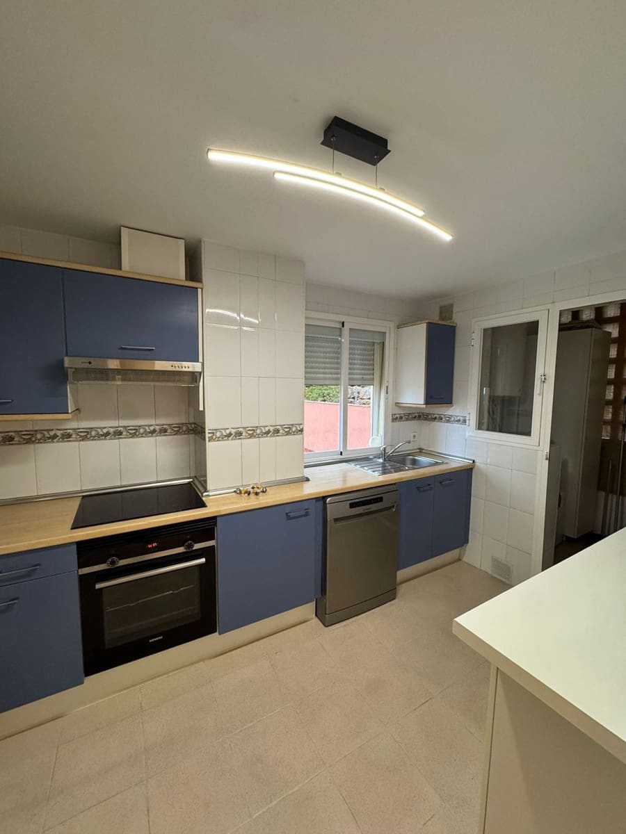 2 bedroom Beach Apartment for sale in Riviera del Sol with pool garage - € 295,000 (Ref: 9585235)