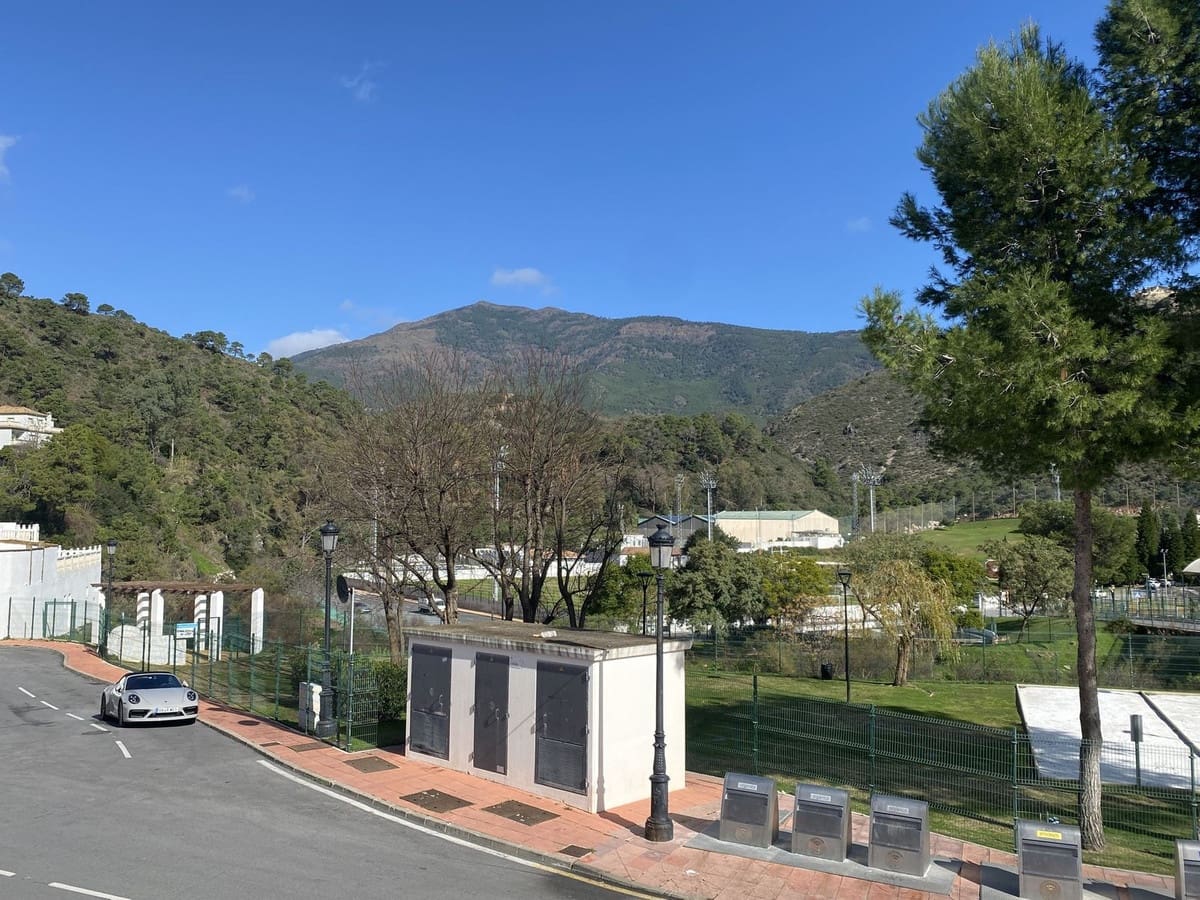 3 bedroom Apartment for sale in Benahavis with pool garage - € 335,000 (Ref: 9592238)