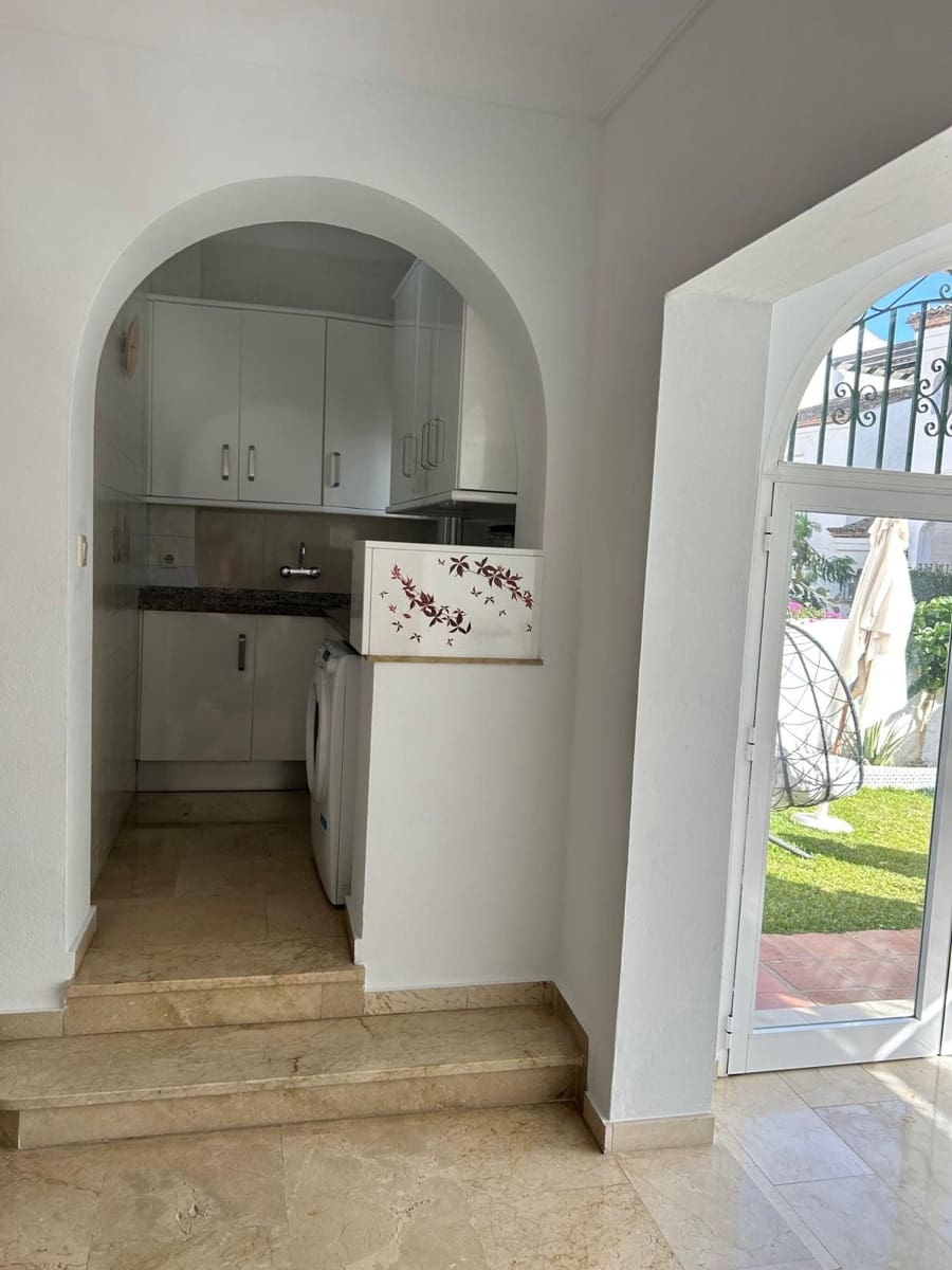 2 bedroom Apartment for sale in El Paraiso with pool - € 299,000 (Ref: 9720482)