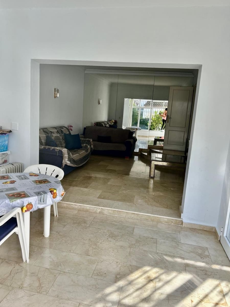 2 bedroom Apartment for sale in El Paraiso with pool - € 299,000 (Ref: 9720482)