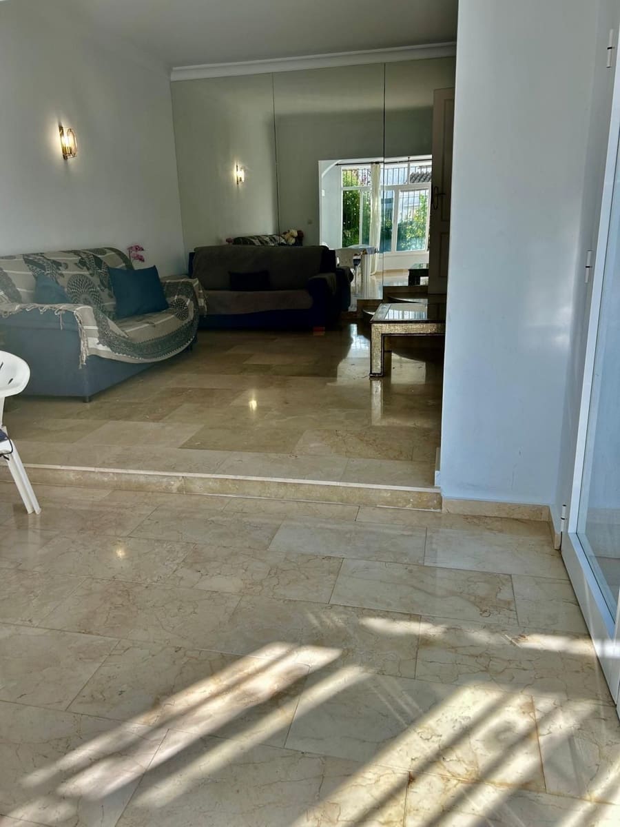 2 bedroom Apartment for sale in El Paraiso with pool - € 299,000 (Ref: 9720482)