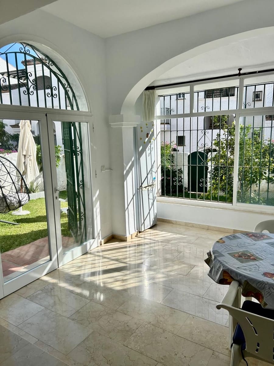 2 bedroom Apartment for sale in El Paraiso with pool - € 299,000 (Ref: 9720482)