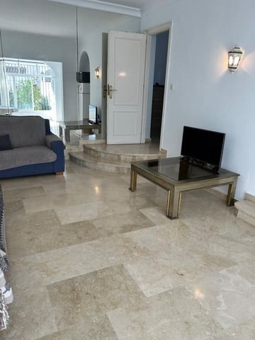 Apartamento de 2 habitaciones en El Paraiso, Estepona en venta con piscina - 299.000 € (Ref: 9720482)