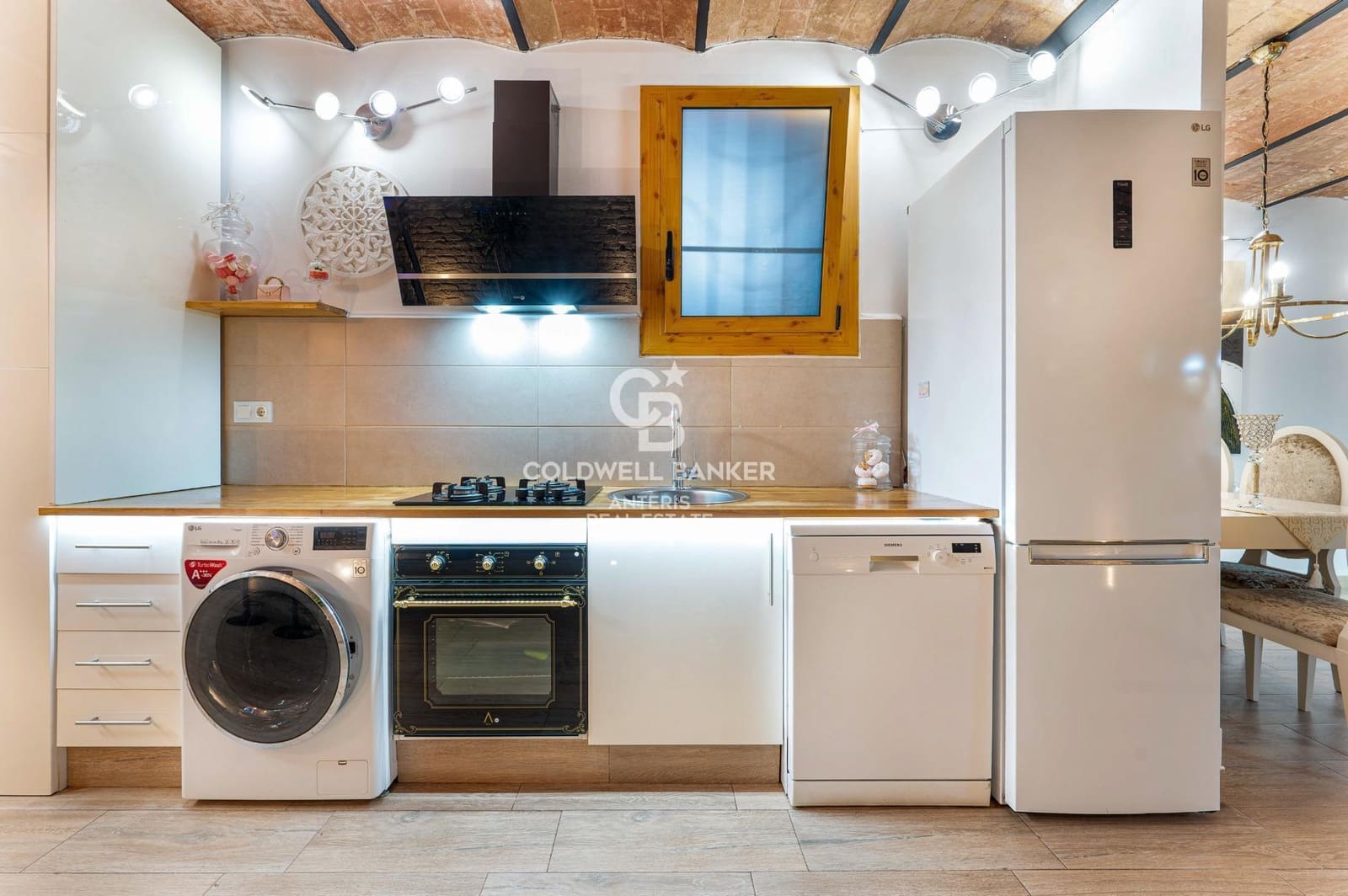 3 bedroom Flat for sale in Barcelona city - € 745,000 (Ref: 10055620)
