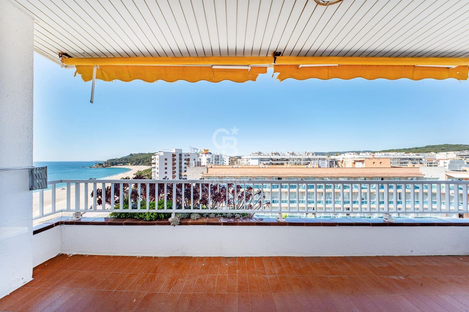 2 slaapkamer Flat te koop in Lloret de Mar met zwembad - € 348.000 (Ref: 10059096)