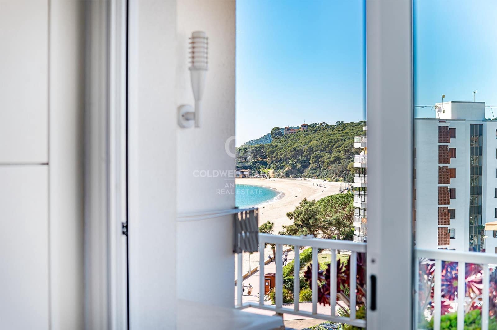 2 slaapkamer Flat te koop in Lloret de Mar met zwembad - € 348.000 (Ref: 10059096)