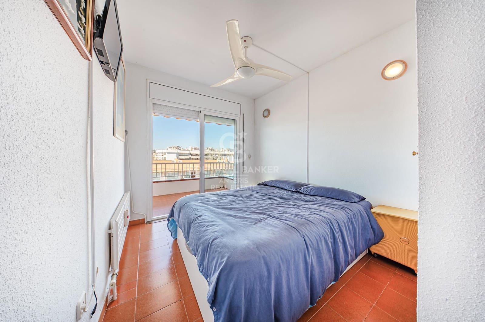 2 bedroom Flat for sale in Lloret de Mar with pool - € 348,000 (Ref: 10059096)