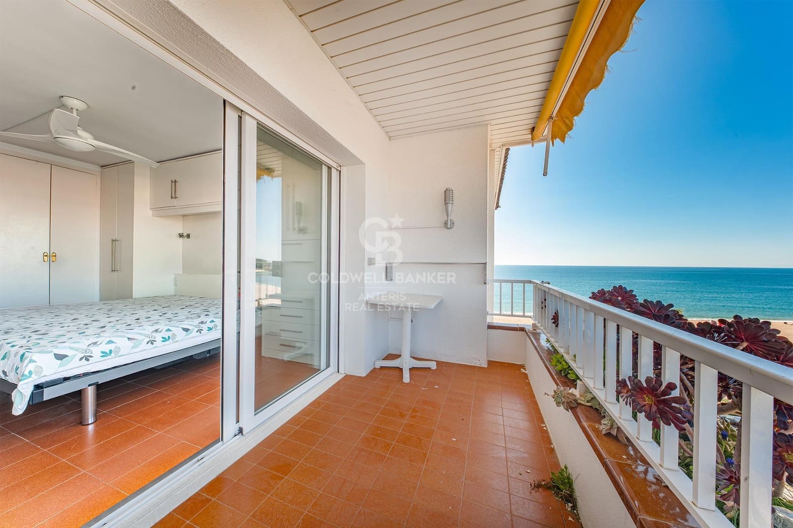 2 bedroom Flat for sale in Lloret de Mar with pool - € 348,000 (Ref: 10059096)