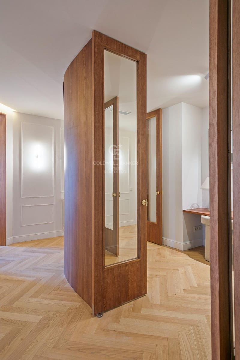 3 slaapkamer Flat te koop in Barcelona stad - € 1.795.000 (Ref: 10059100)