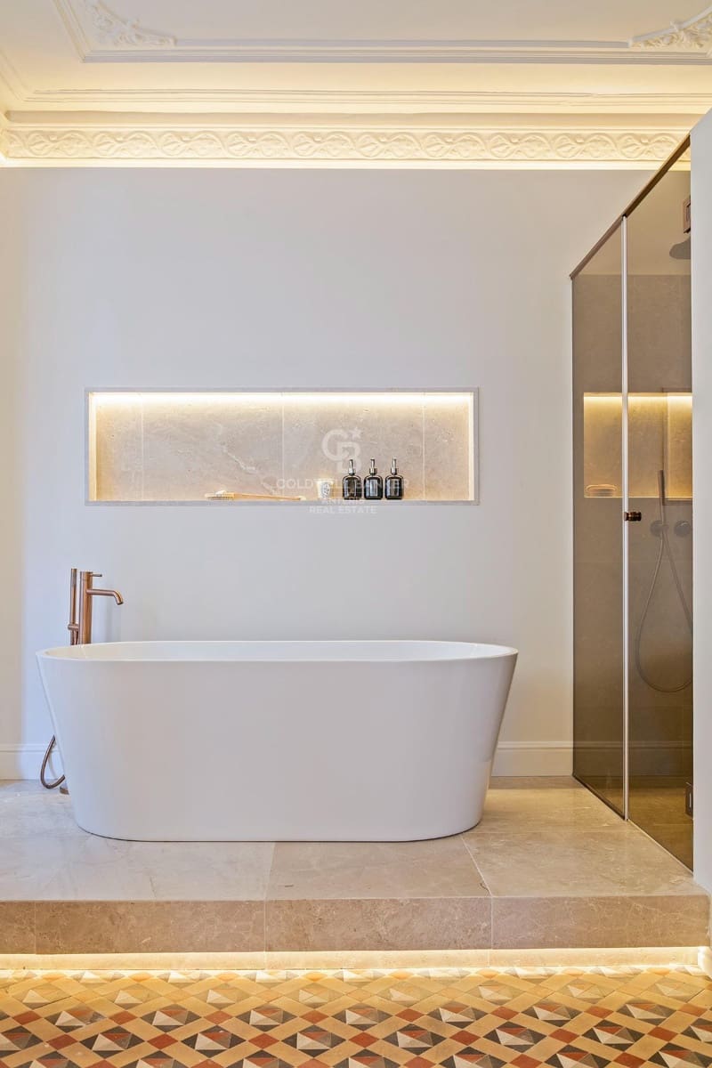 3 slaapkamer Flat te koop in Barcelona stad - € 1.795.000 (Ref: 10059100)