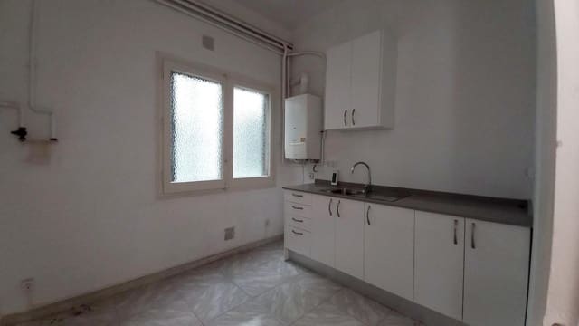3 soveværelse Kontor til leje i Barcelona by - € 1.200 (Ref: 10059103)