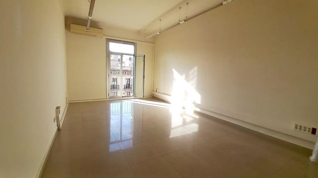 3 soveværelse Kontor til leje i Barcelona by - € 1.200 (Ref: 10059103)
