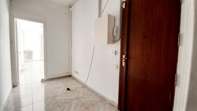 3 soveværelse Kontor til leje i Barcelona by - € 1.200 (Ref: 10059103)