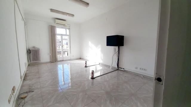 3 soveværelse Kontor til leje i Barcelona by - € 1.200 (Ref: 10059103)