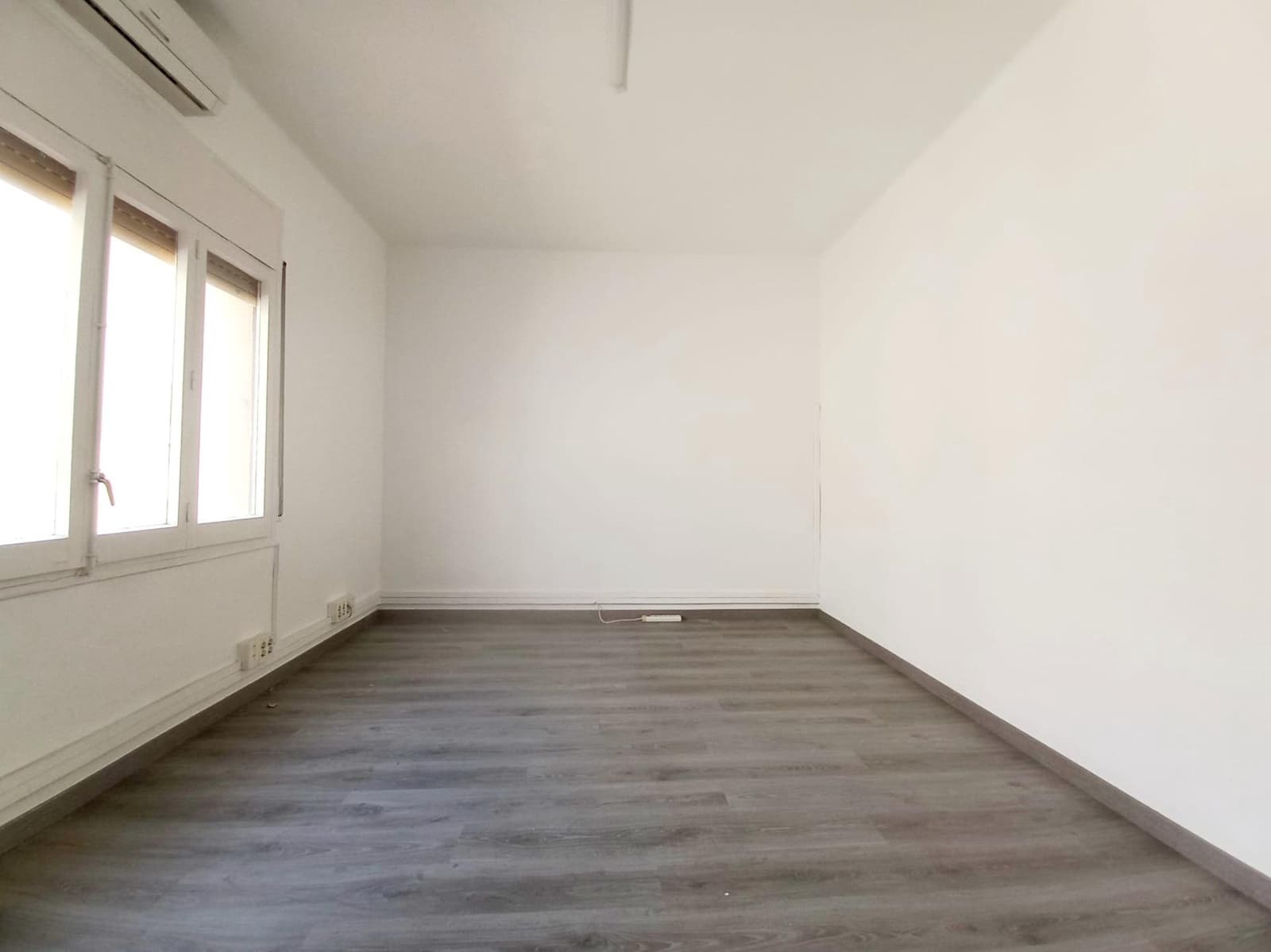 3 makuuhuone Toimisto vuokrattavana paikassa Barcelona kaupunki - 1 200 € (Ref: 10059103)