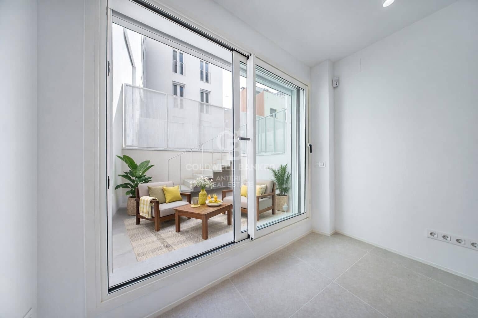 2 bedroom Flat for sale in L'Hospitalet de Llobregat with pool - € 480,000 (Ref: 10059119)