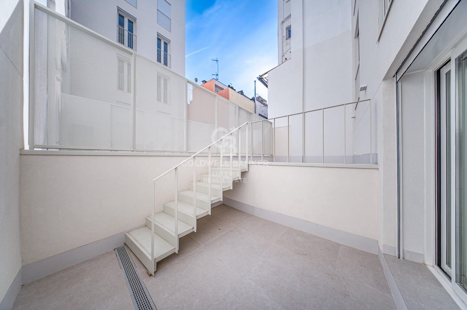 2 bedroom Flat for sale in L'Hospitalet de Llobregat with pool - € 480,000 (Ref: 10059119)