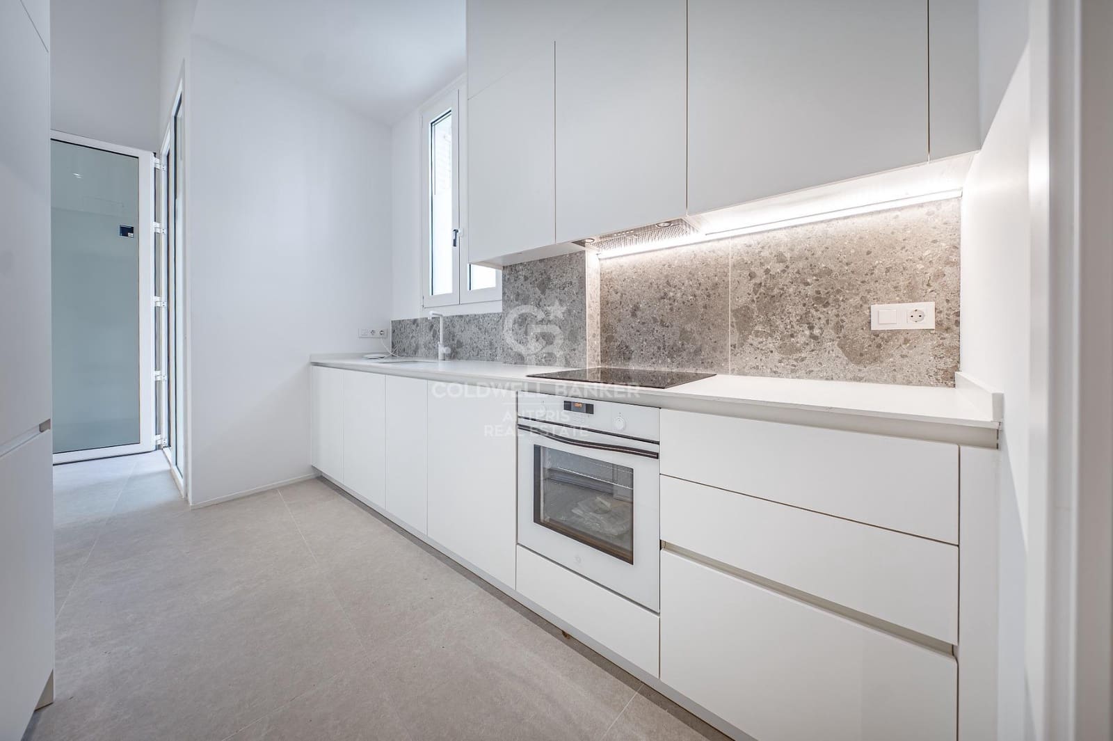 2 bedroom Flat for sale in L'Hospitalet de Llobregat with pool - € 480,000 (Ref: 10059119)