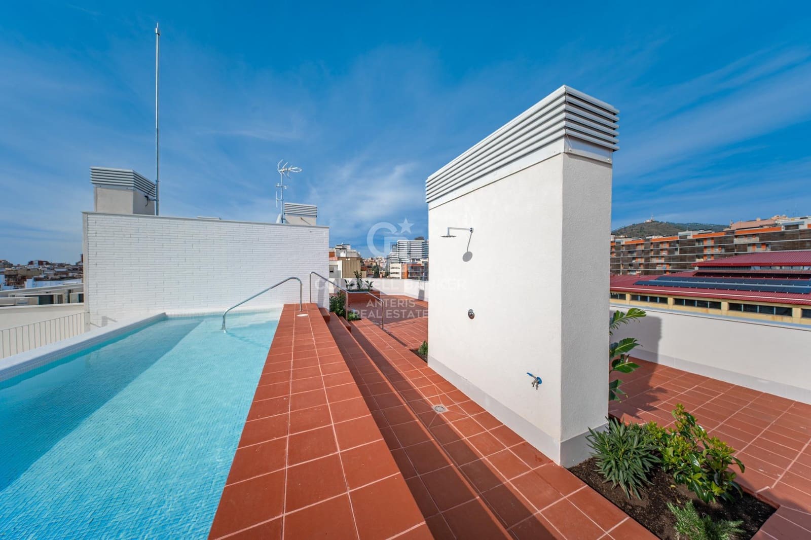 2 bedroom Flat for sale in L'Hospitalet de Llobregat with pool - € 480,000 (Ref: 10059119)