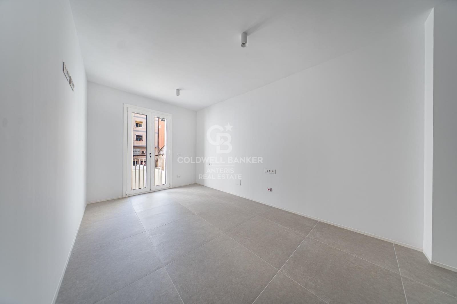 2 bedroom Flat for sale in L'Hospitalet de Llobregat with pool - € 480,000 (Ref: 10059119)