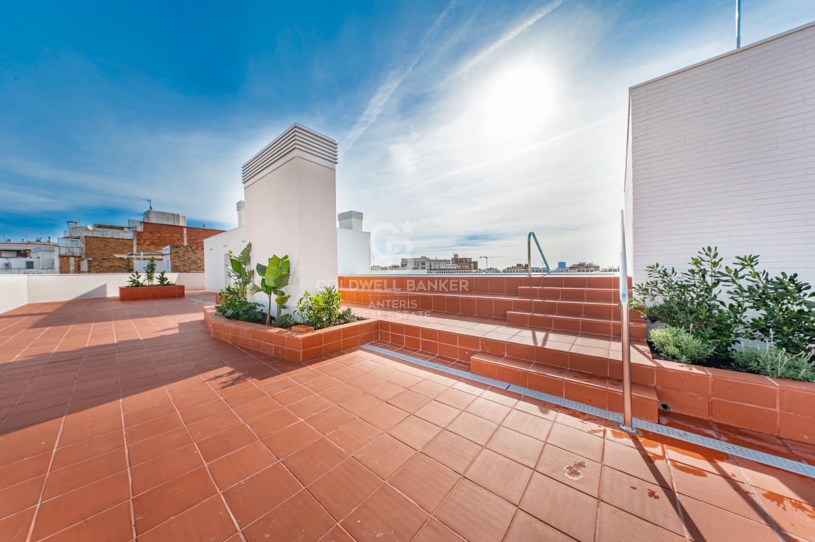 2 bedroom Flat for sale in L'Hospitalet de Llobregat with pool - € 480,000 (Ref: 10059119)