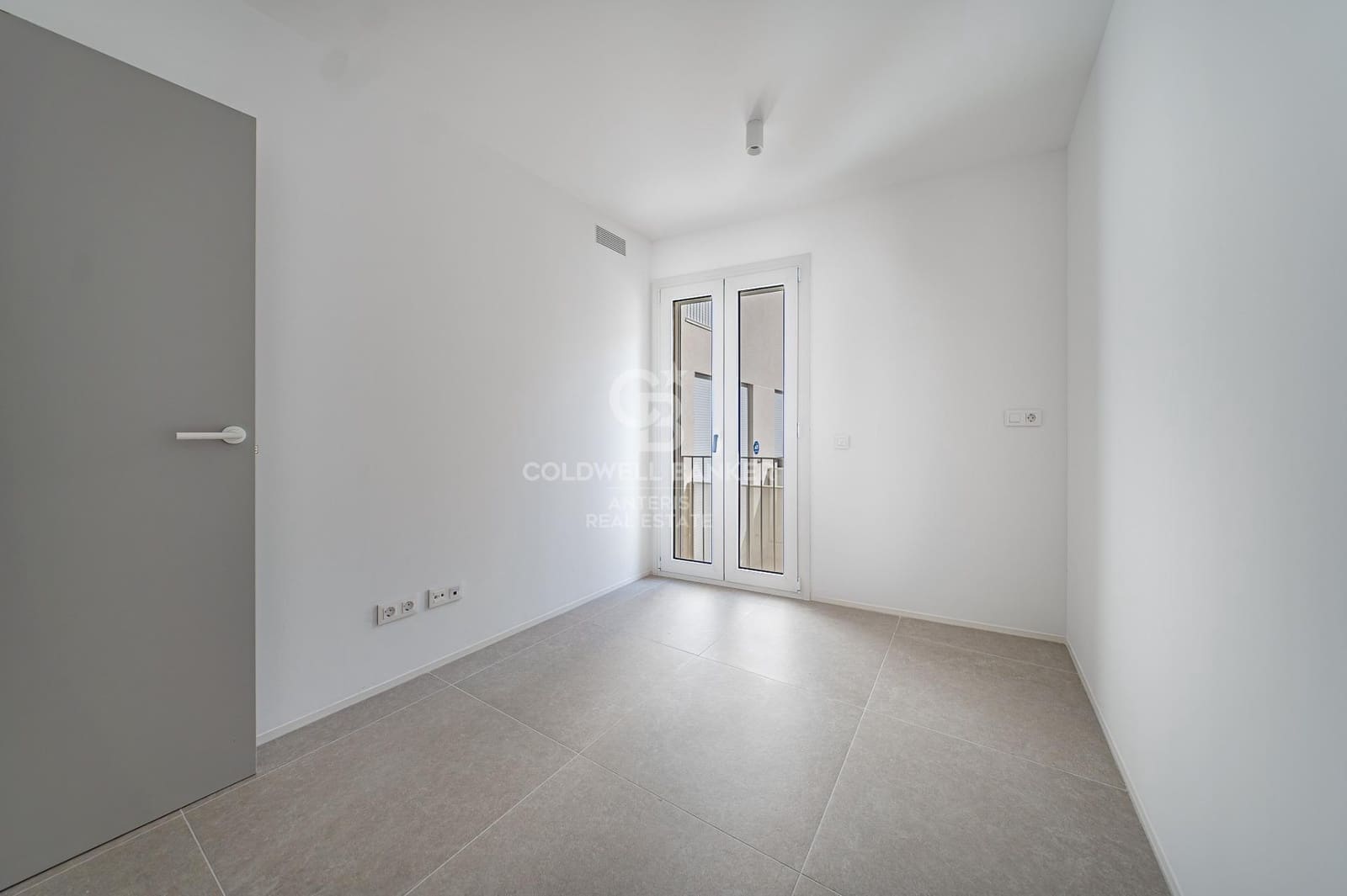 2 bedroom Flat for sale in L'Hospitalet de Llobregat with pool - € 480,000 (Ref: 10059119)
