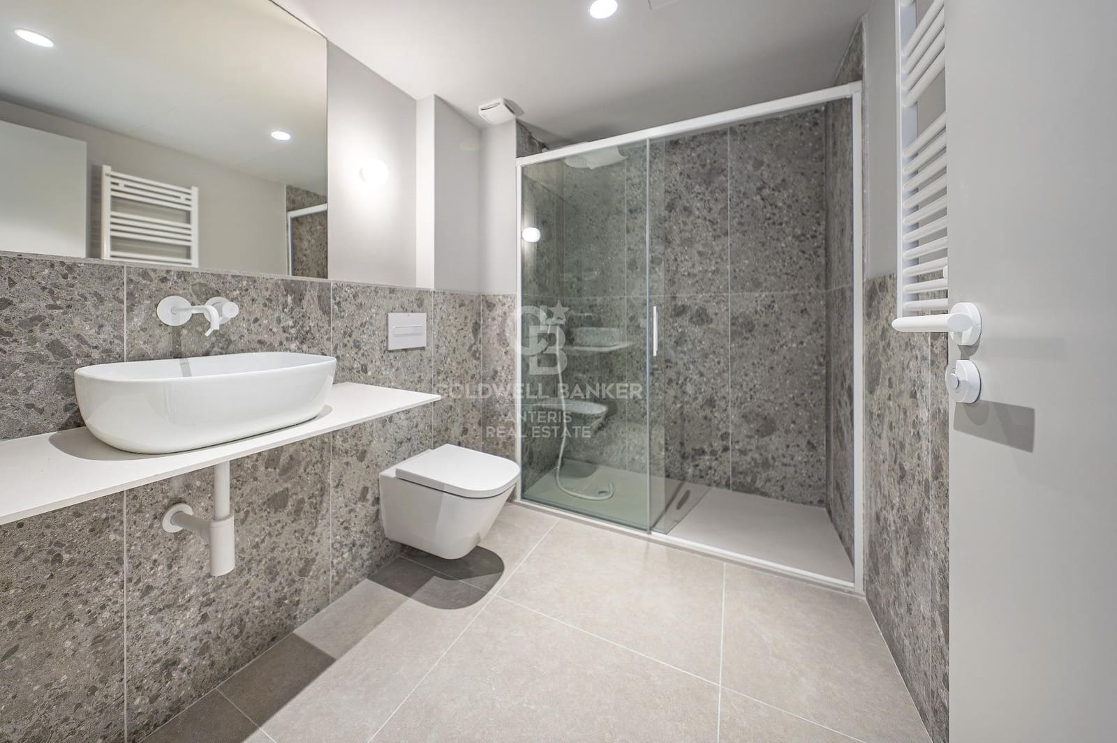 2 bedroom Flat for sale in L'Hospitalet de Llobregat with pool - € 480,000 (Ref: 10059119)