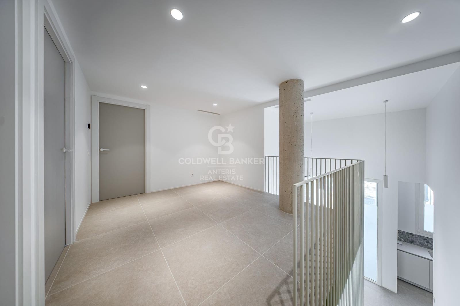 2 bedroom Flat for sale in L'Hospitalet de Llobregat with pool - € 480,000 (Ref: 10059119)