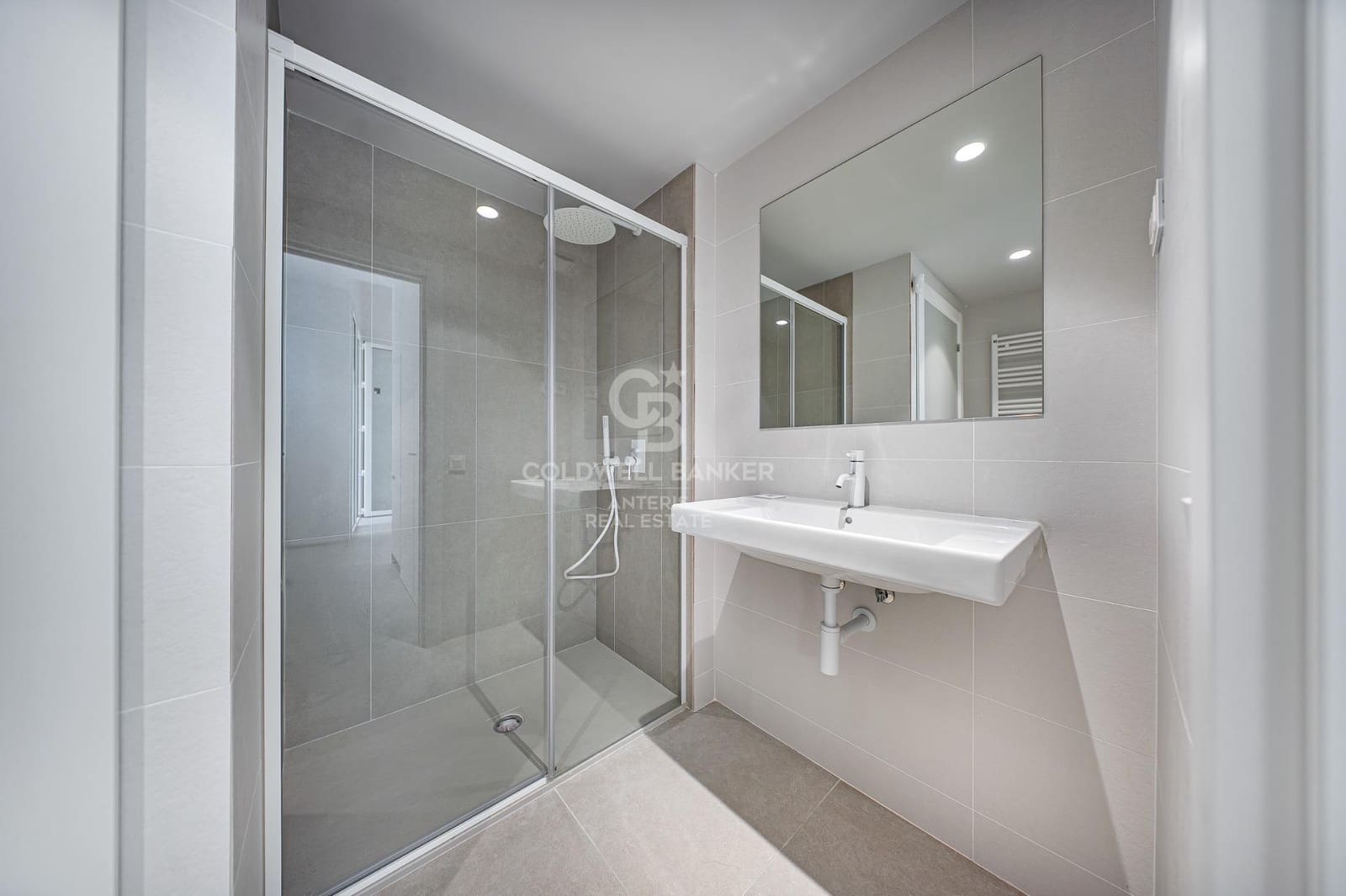 2 bedroom Flat for sale in L'Hospitalet de Llobregat with pool - € 480,000 (Ref: 10059119)