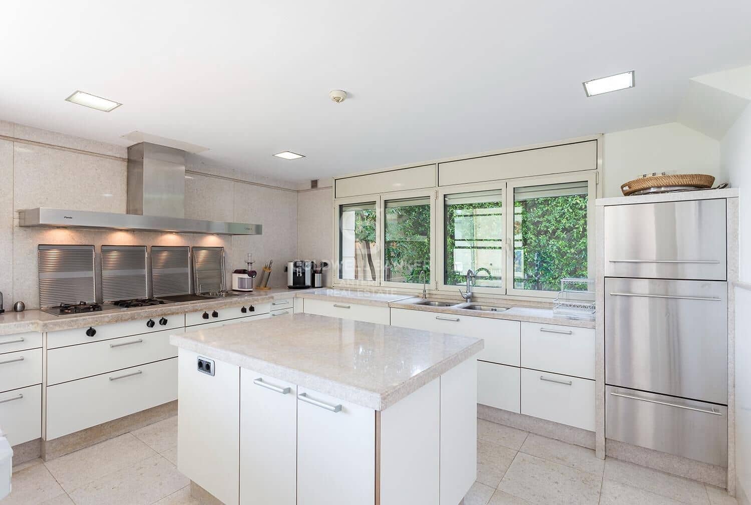 7 soverom Villa til salgs i Barcelona by med svømmebasseng garasje - € 7 450 000 (Ref: 10059121)