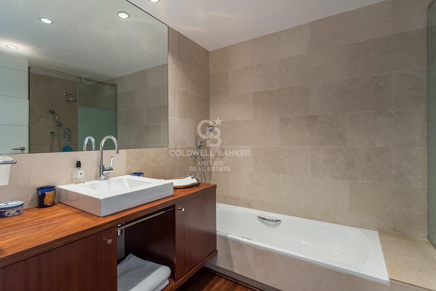 7 soverom Villa til salgs i Barcelona by med svømmebasseng garasje - € 7 450 000 (Ref: 10059121)