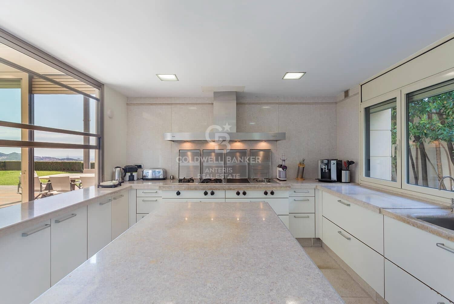 7 soverom Villa til salgs i Barcelona by med svømmebasseng garasje - € 7 450 000 (Ref: 10059121)