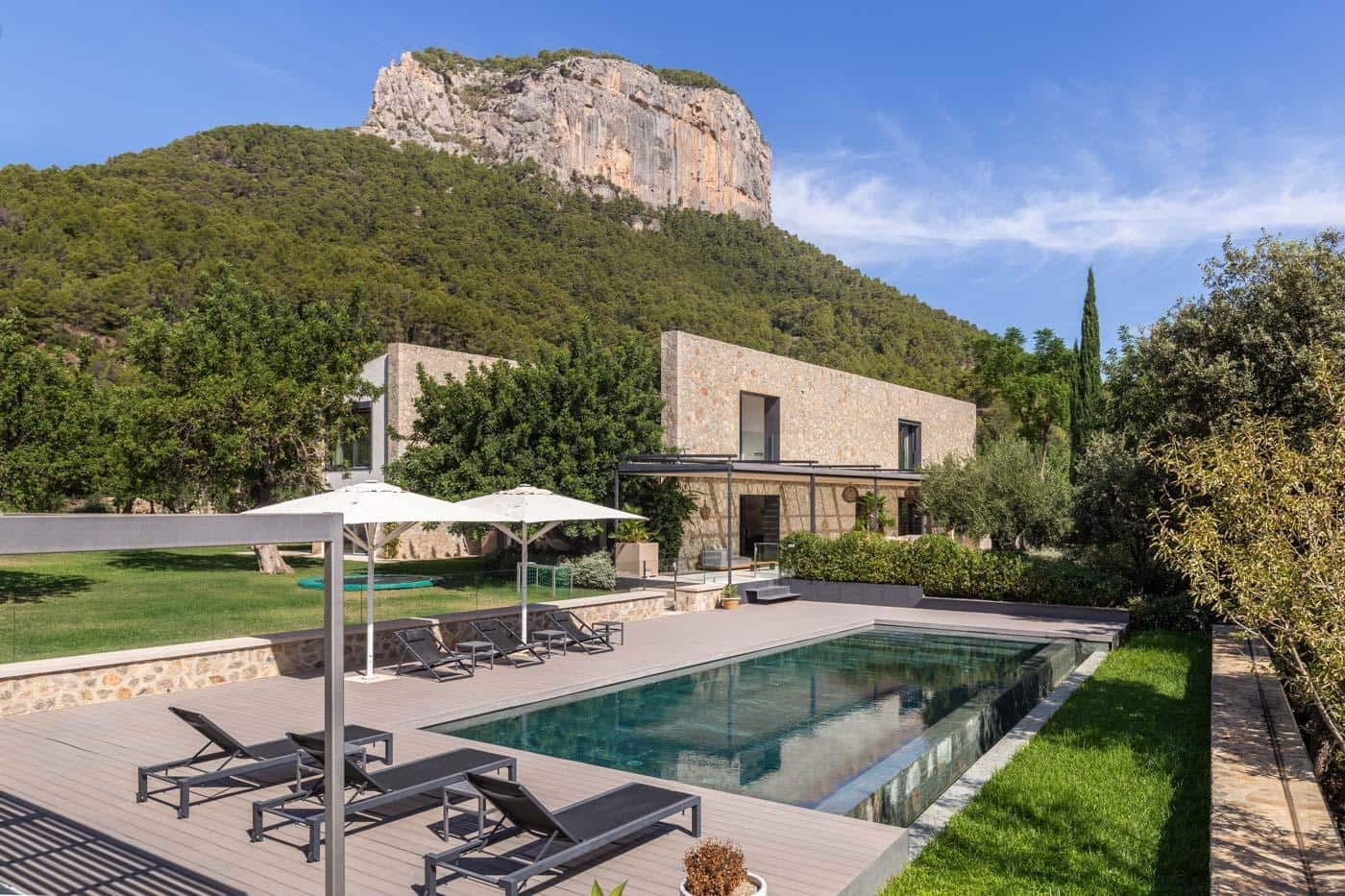 6 slaapkamer Villa te koop in Alaro met zwembad - € 7.500.000 (Ref: 10059125)