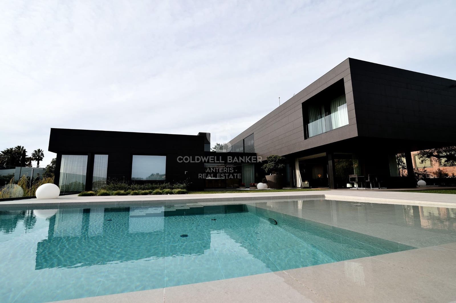 Chalet de 8 habitaciones en Esplugues de Llobregat en venta con piscina garaje - 17.000.000 € (Ref: 10059127)