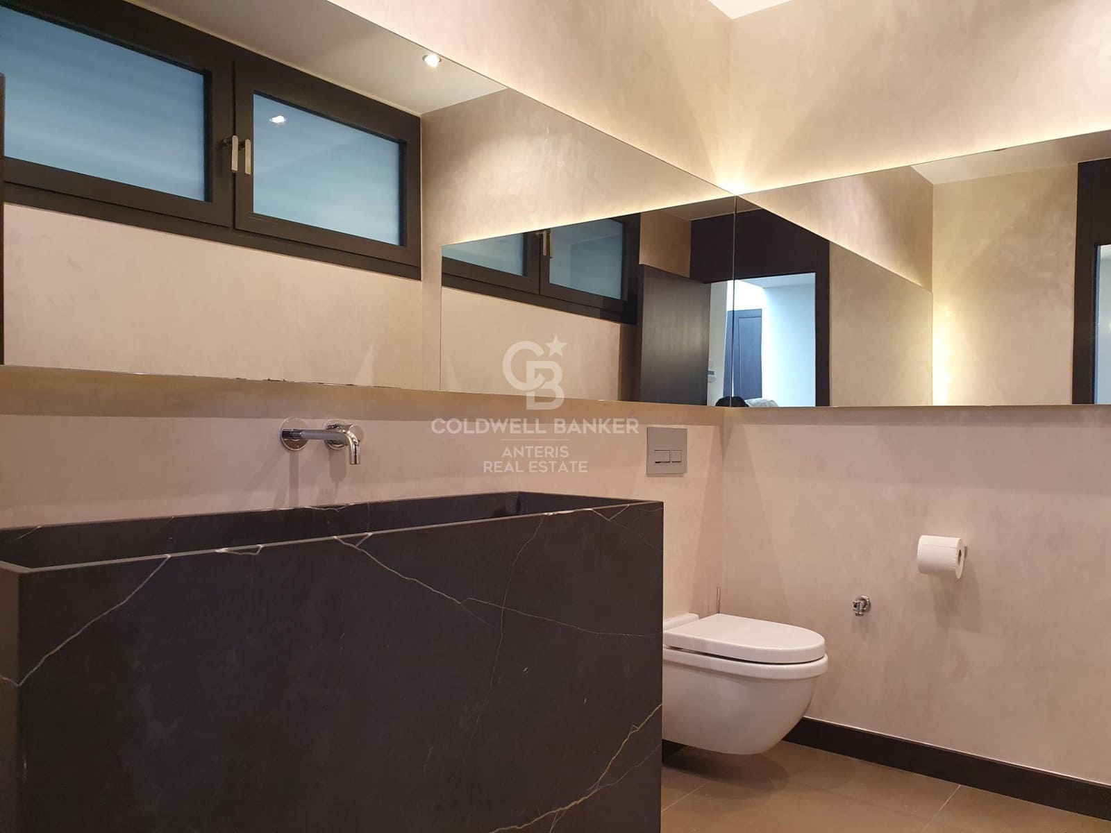 Chalet de 8 habitaciones en Esplugues de Llobregat en venta con piscina garaje - 17.000.000 € (Ref: 10059127)