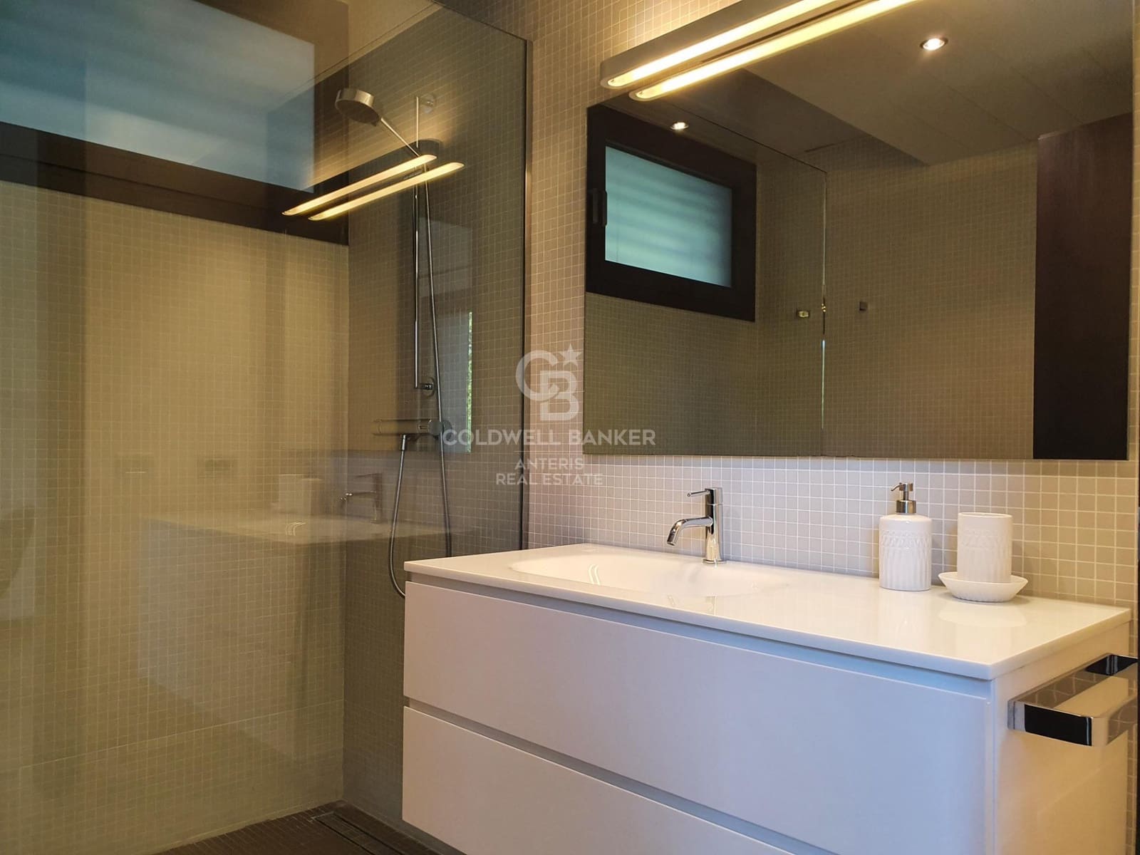 Chalet de 8 habitaciones en Esplugues de Llobregat en venta con piscina garaje - 17.000.000 € (Ref: 10059127)