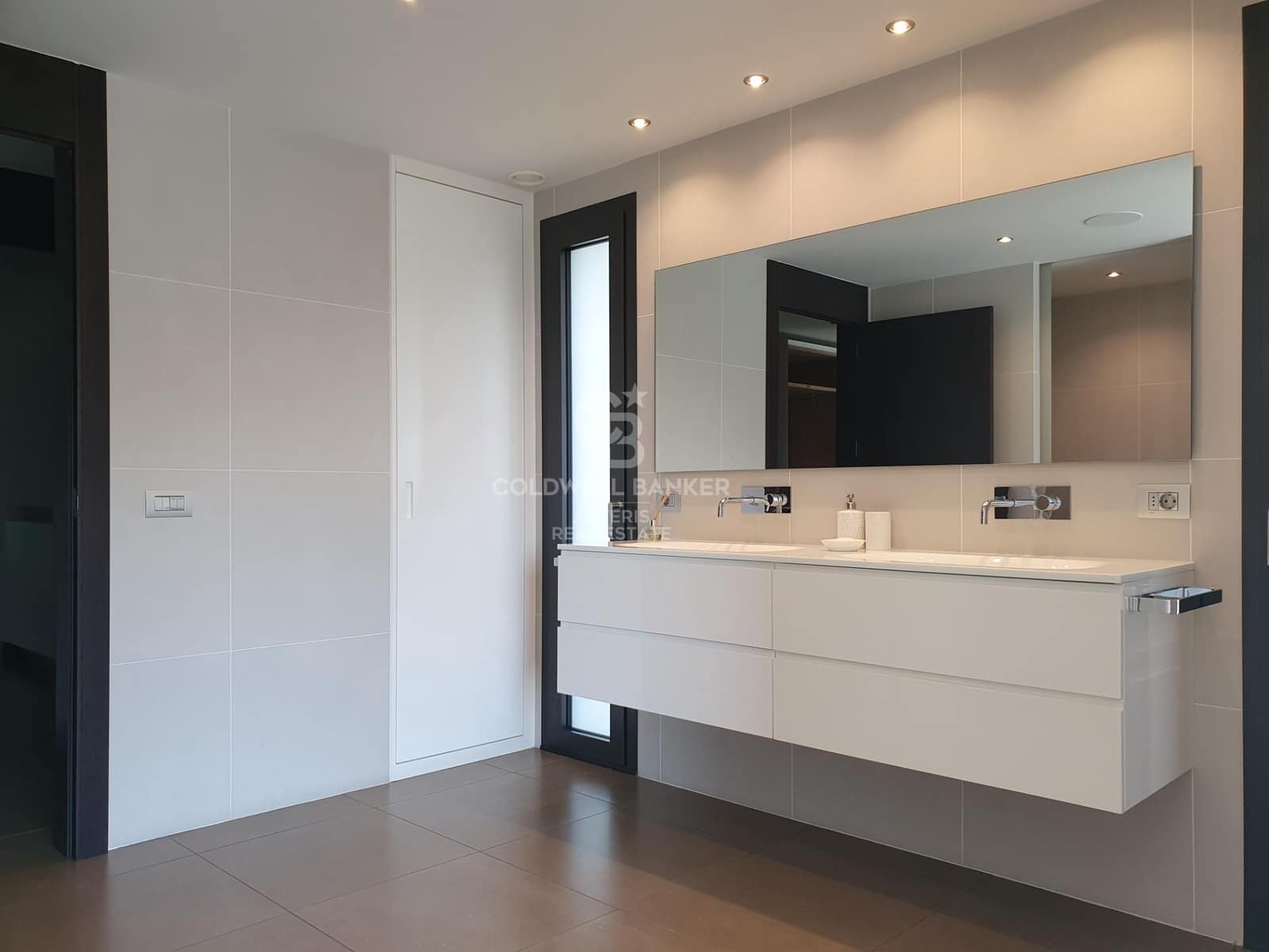 Chalet de 8 habitaciones en Esplugues de Llobregat en venta con piscina garaje - 17.000.000 € (Ref: 10059127)
