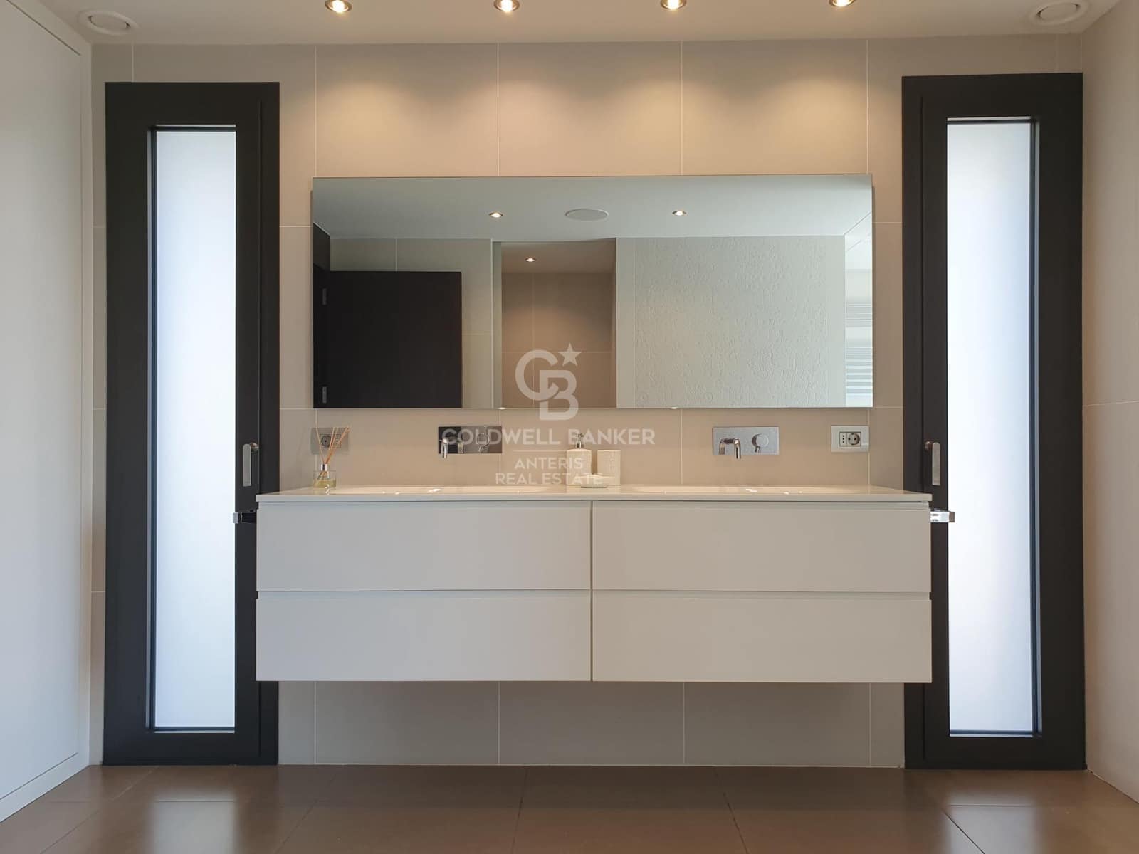Chalet de 8 habitaciones en Esplugues de Llobregat en venta con piscina garaje - 17.000.000 € (Ref: 10059127)