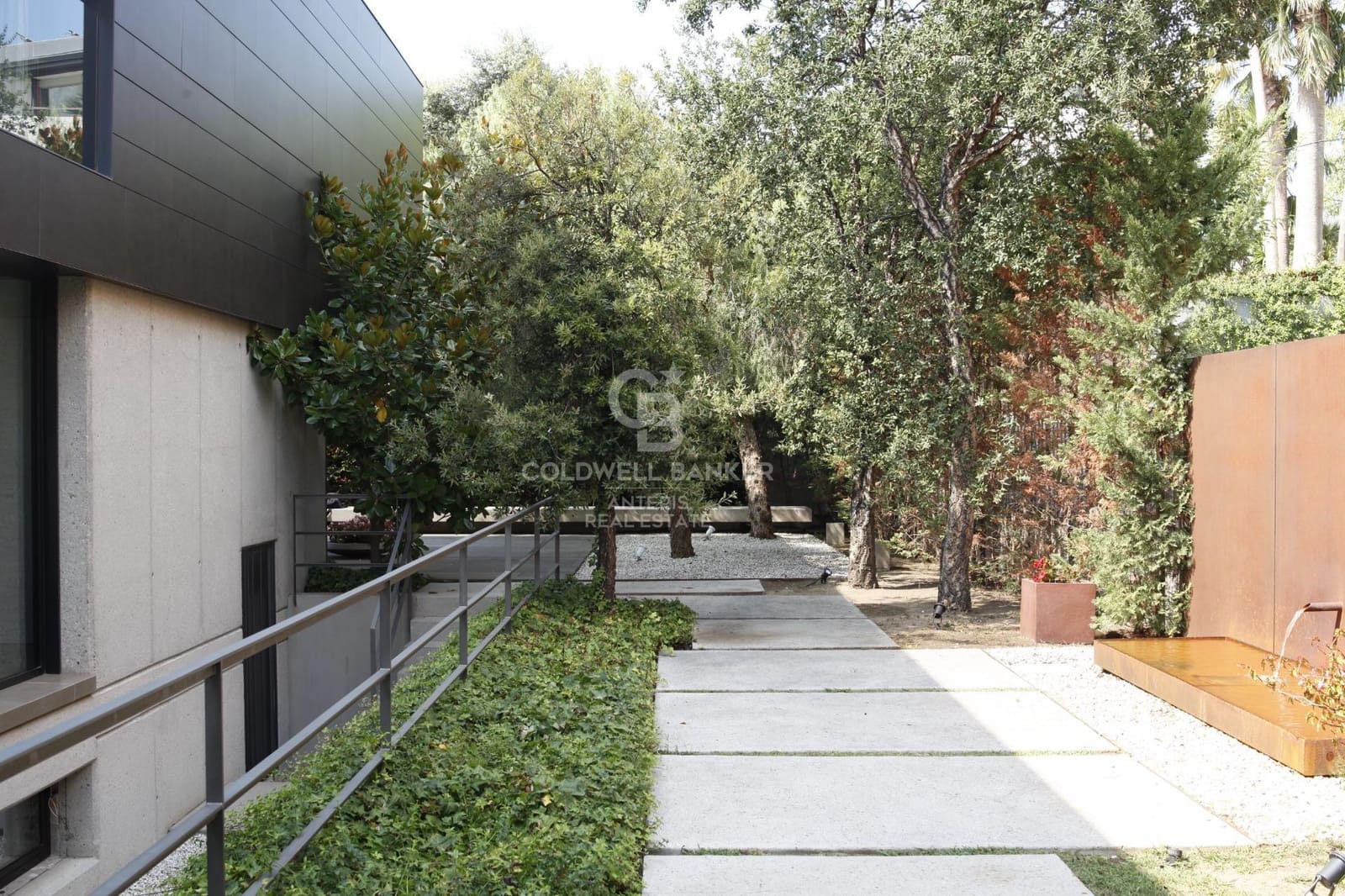 Chalet de 8 habitaciones en Esplugues de Llobregat en venta con piscina garaje - 17.000.000 € (Ref: 10059127)