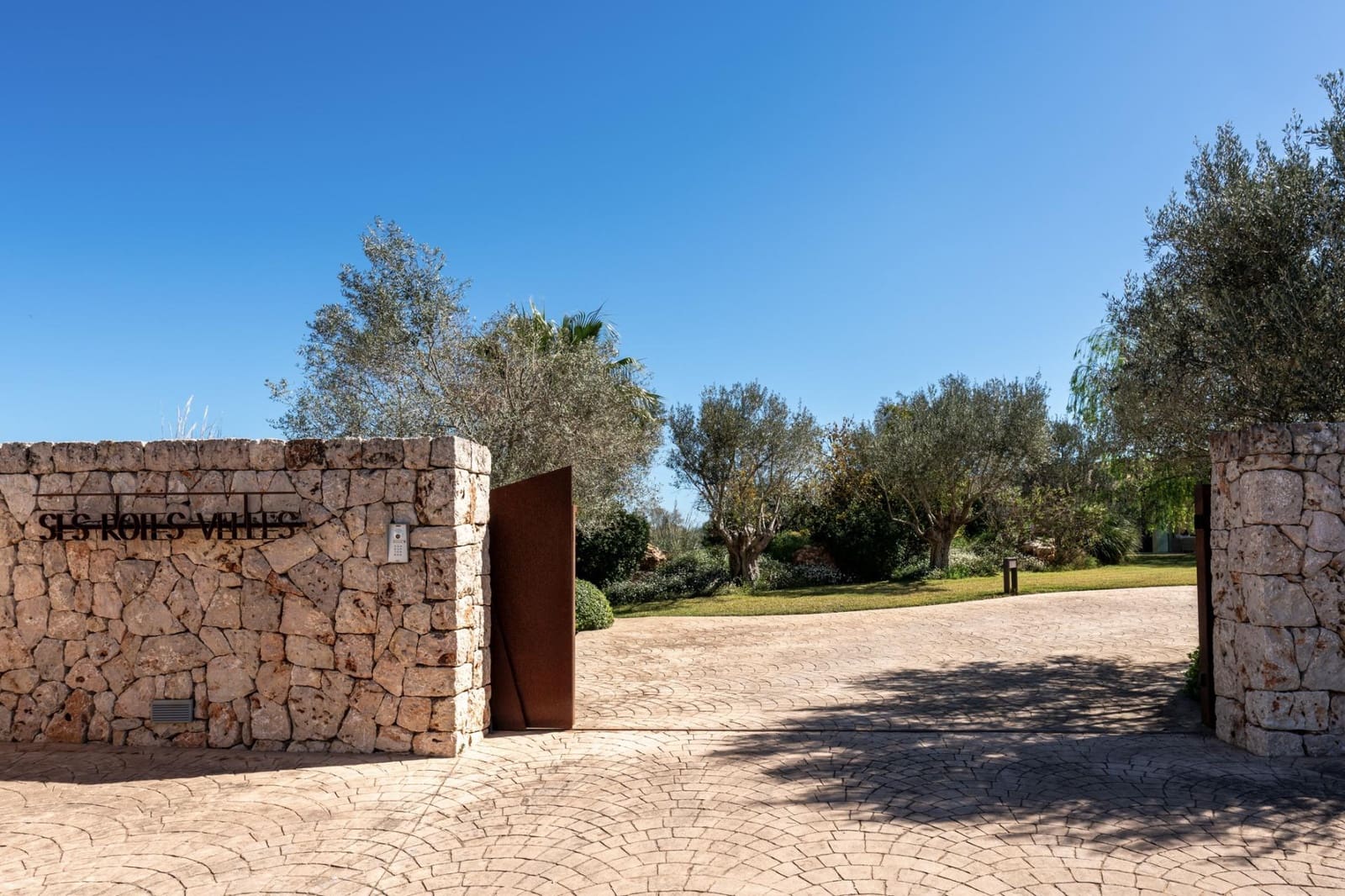 7 bedroom Finca/Country House for sale in Costitx with pool garage - € 3,200,000 (Ref: 10059148)