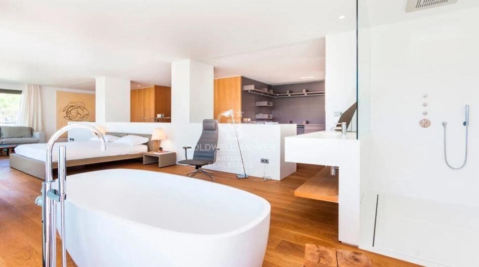 Chalet de 9 habitaciones en Es Camp De Mar / El Camp De Mar en venta con piscina garaje - 15.000.000 € (Ref: 10059153)