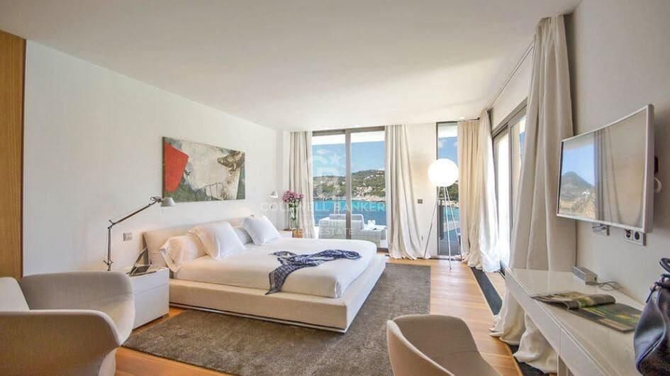 Chalet de 9 habitaciones en Es Camp De Mar / El Camp De Mar en venta con piscina garaje - 15.000.000 € (Ref: 10059153)