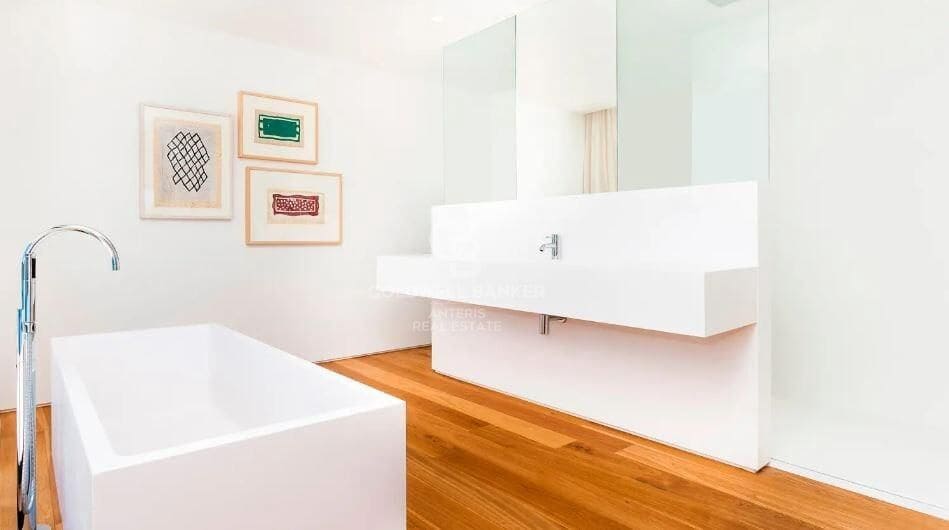 Chalet de 9 habitaciones en Es Camp De Mar / El Camp De Mar en venta con piscina garaje - 15.000.000 € (Ref: 10059153)