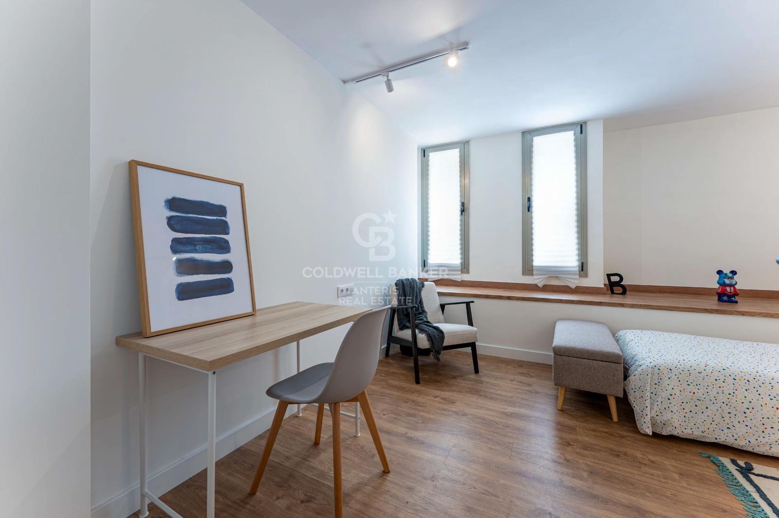 2 bedroom Flat for sale in Barcelona city - € 425,000 (Ref: 10062263)
