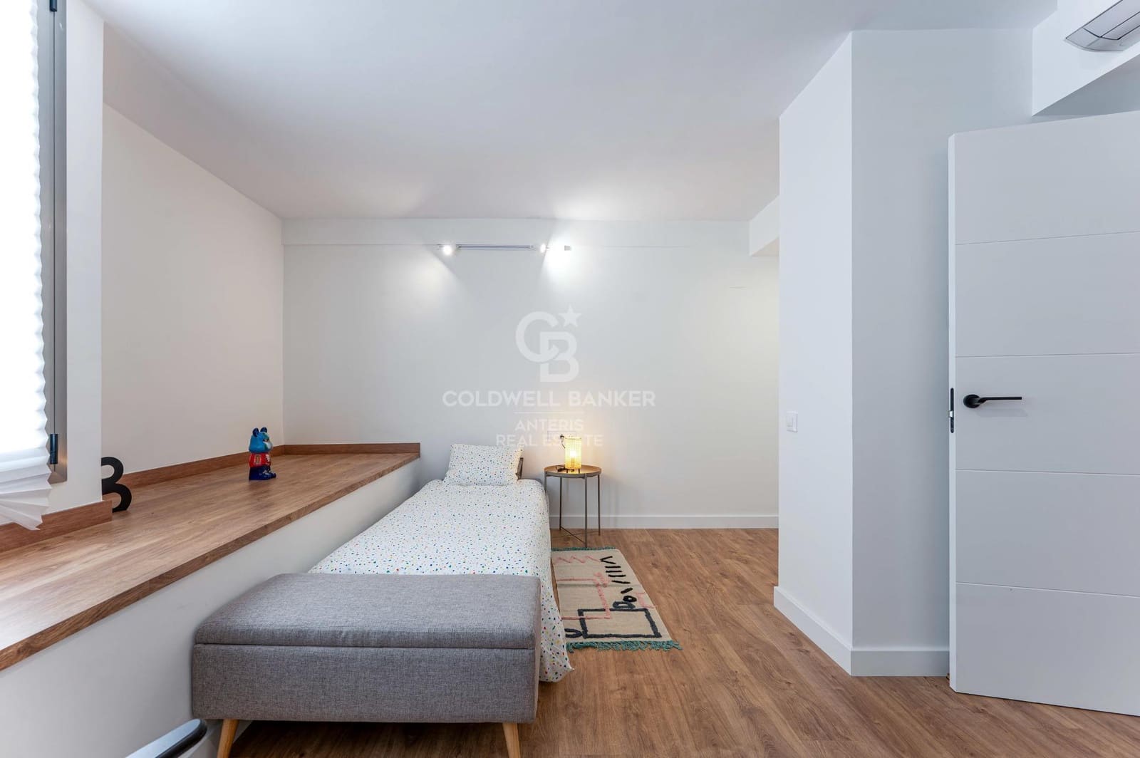 2 bedroom Flat for sale in Barcelona city - € 425,000 (Ref: 10062263)