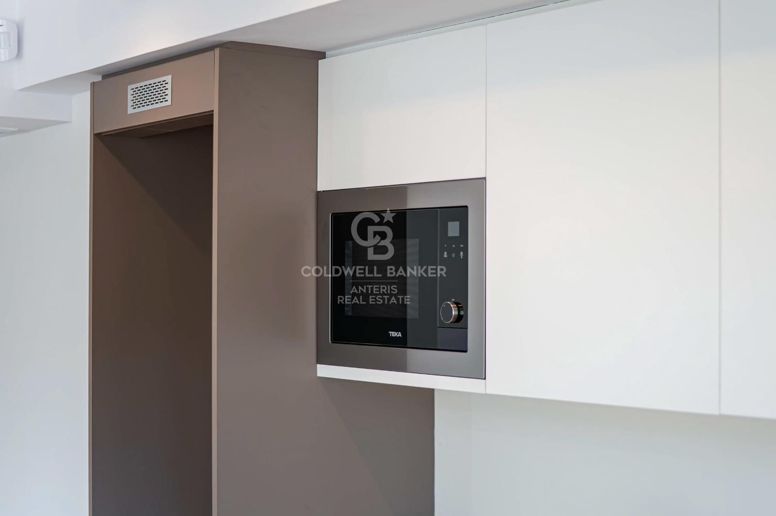 2 bedroom Flat for sale in Barcelona city - € 425,000 (Ref: 10062263)