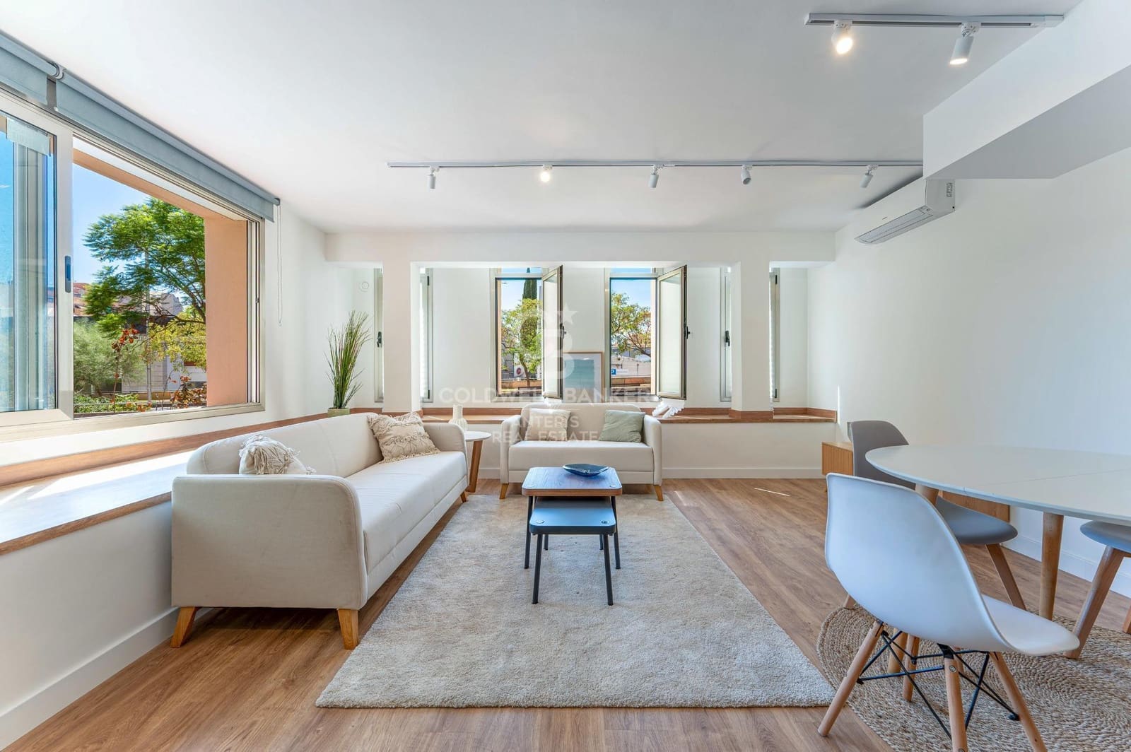 2 bedroom Flat for sale in Barcelona city - € 425,000 (Ref: 10062263)