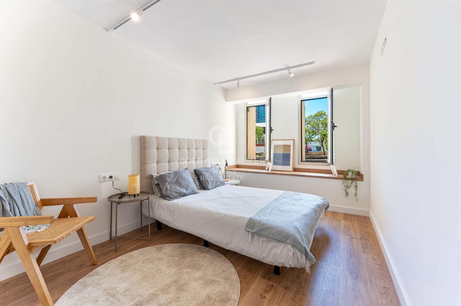 2 bedroom Flat for sale in Barcelona city - € 425,000 (Ref: 10062263)