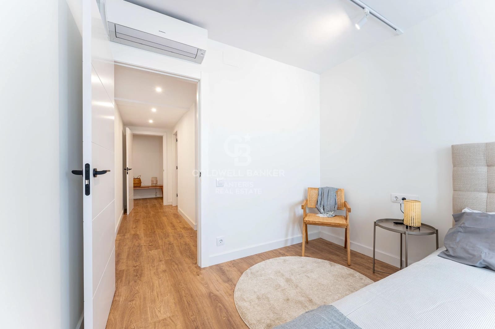 2 bedroom Flat for sale in Barcelona city - € 425,000 (Ref: 10062263)
